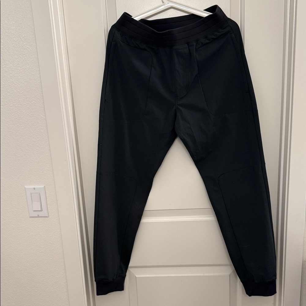 ALO Yoga Black woman Joggers